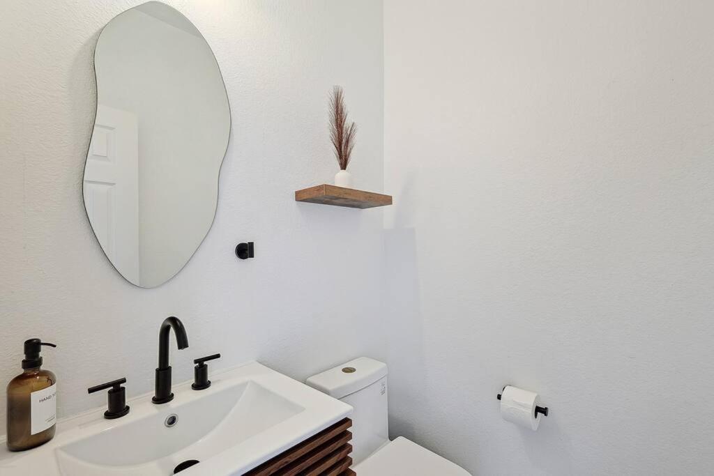 Wellness Oasis 5Br W Pool + Huge Yard + Fire Pit Villa Sachse Dış mekan fotoğraf