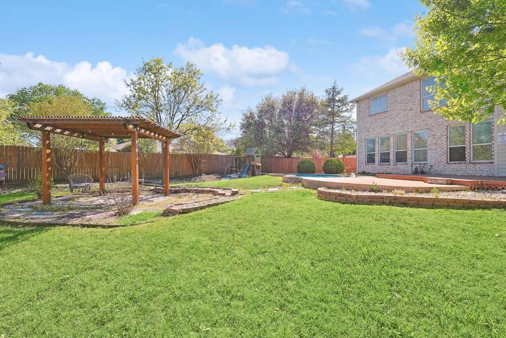 Wellness Oasis 5Br W Pool + Huge Yard + Fire Pit Villa Sachse Dış mekan fotoğraf